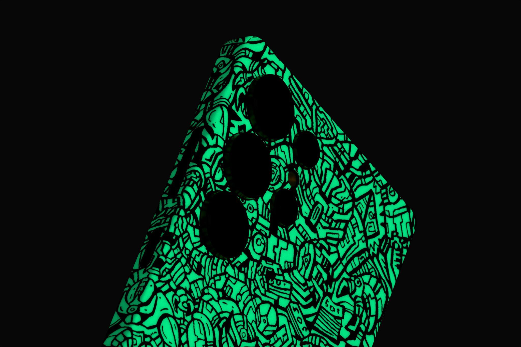 Galaxy S25 Ultra Glowbot skin in glow in the dark