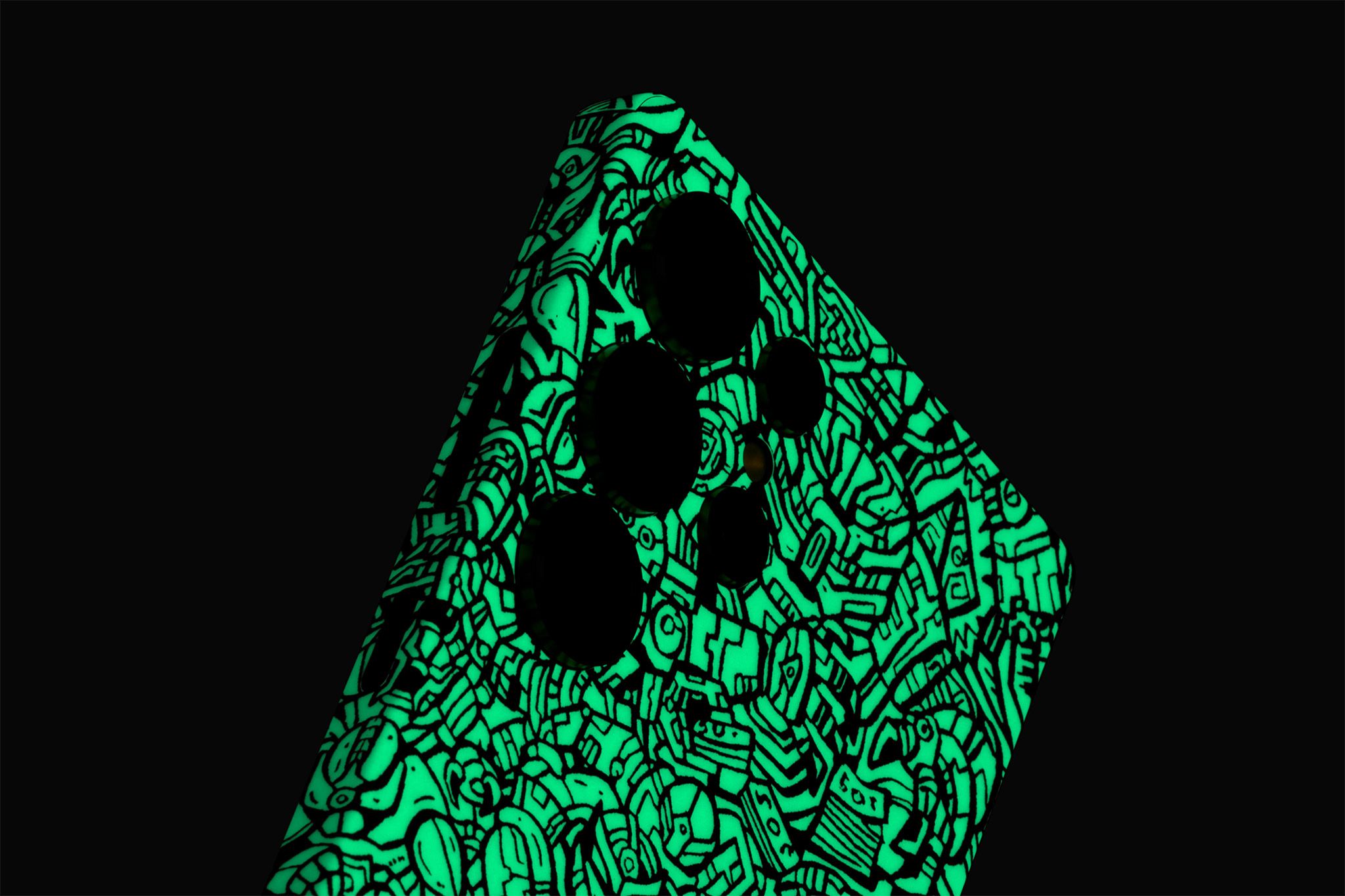 Galaxy S25 Ultra Glowbot skin in glow in the dark