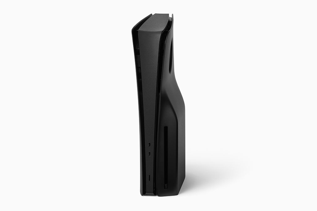 A PS5 shown from the front, with a Matte Black Skin applied to the middle and Black Darkplates replacing the side panels.